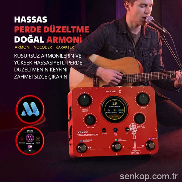 Mooer VE200 ile gitar çalıp şarkı söyleyen müzisyen: hassas pitch düzeltme ve doğal armoni